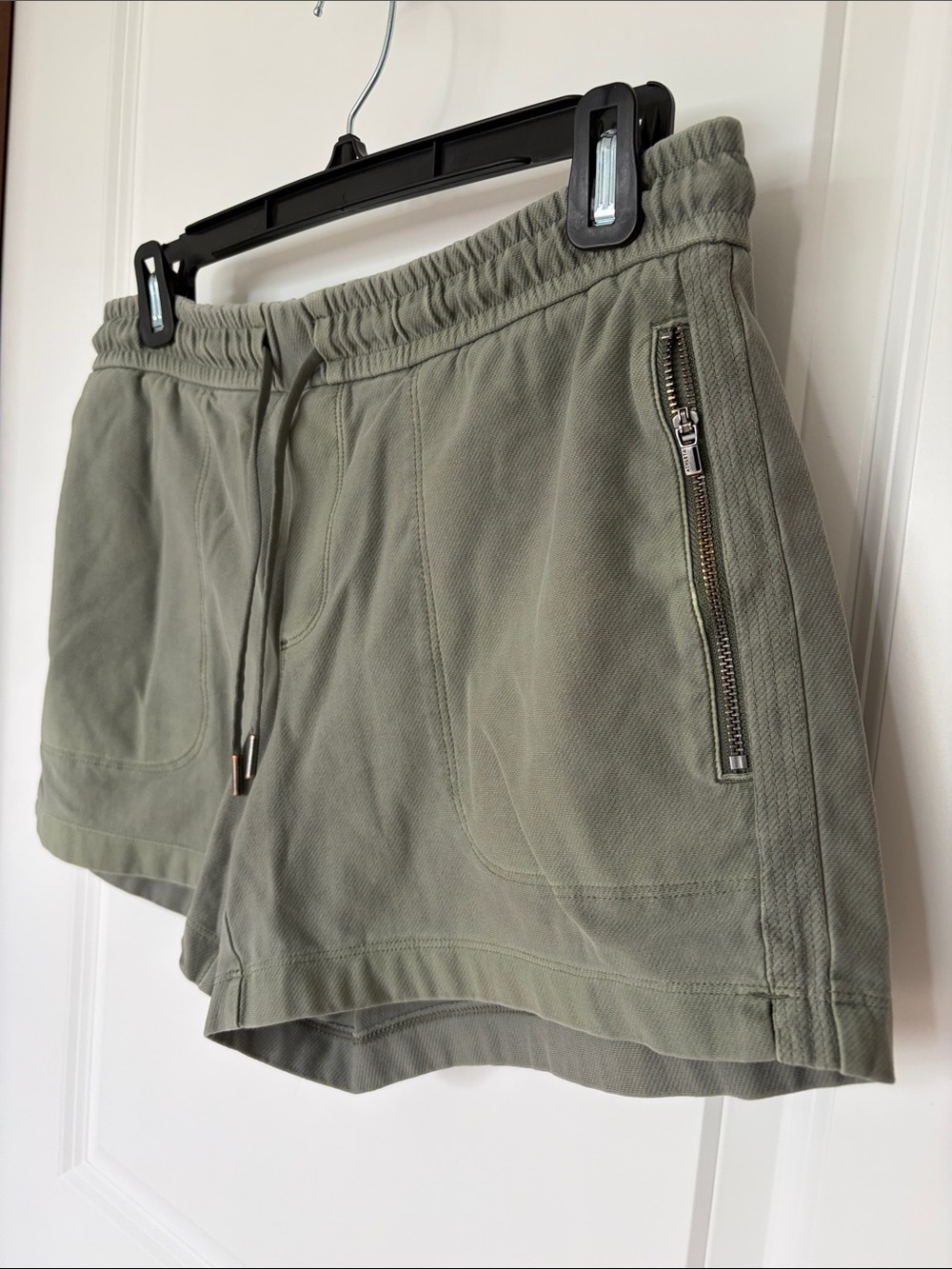 Athleta Farallon olive green Shorts, 4 - Picture 3 of 5